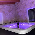 Mateo With Private Pool 빌라 *
