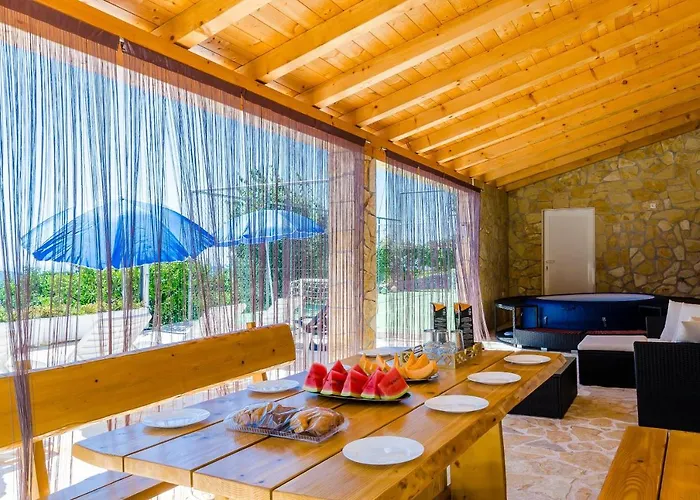 Villa Mateo With Private Pool Gruda