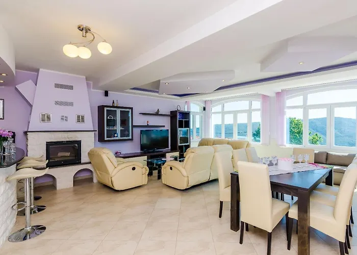 Mateo With Private Pool Villa