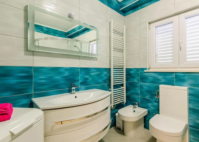 Mateo With Private Pool Villa *