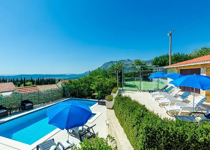 Mateo With Private Pool Villa *