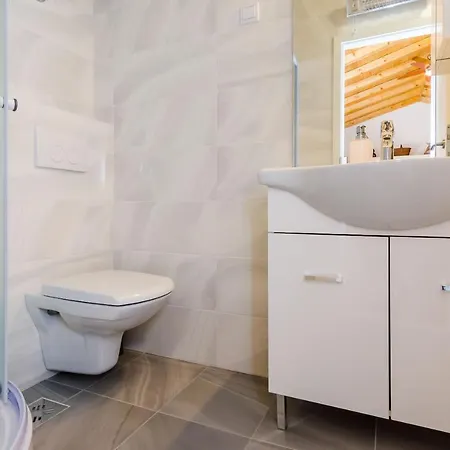 Mateo With Private Pool Груда