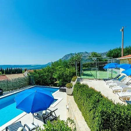 Mateo With Private Pool Villa *