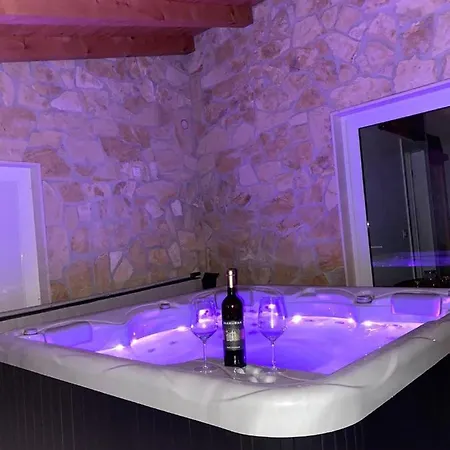 Mateo With Private Pool Villa *